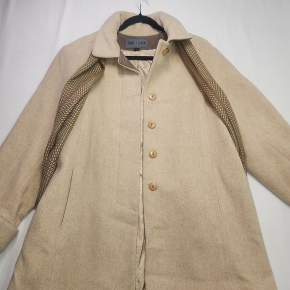 ⭐️Bromley 100% Wool Beige Coat with Attached Scarf – Classic & Timeless Size 16 - Picture 2 of 14